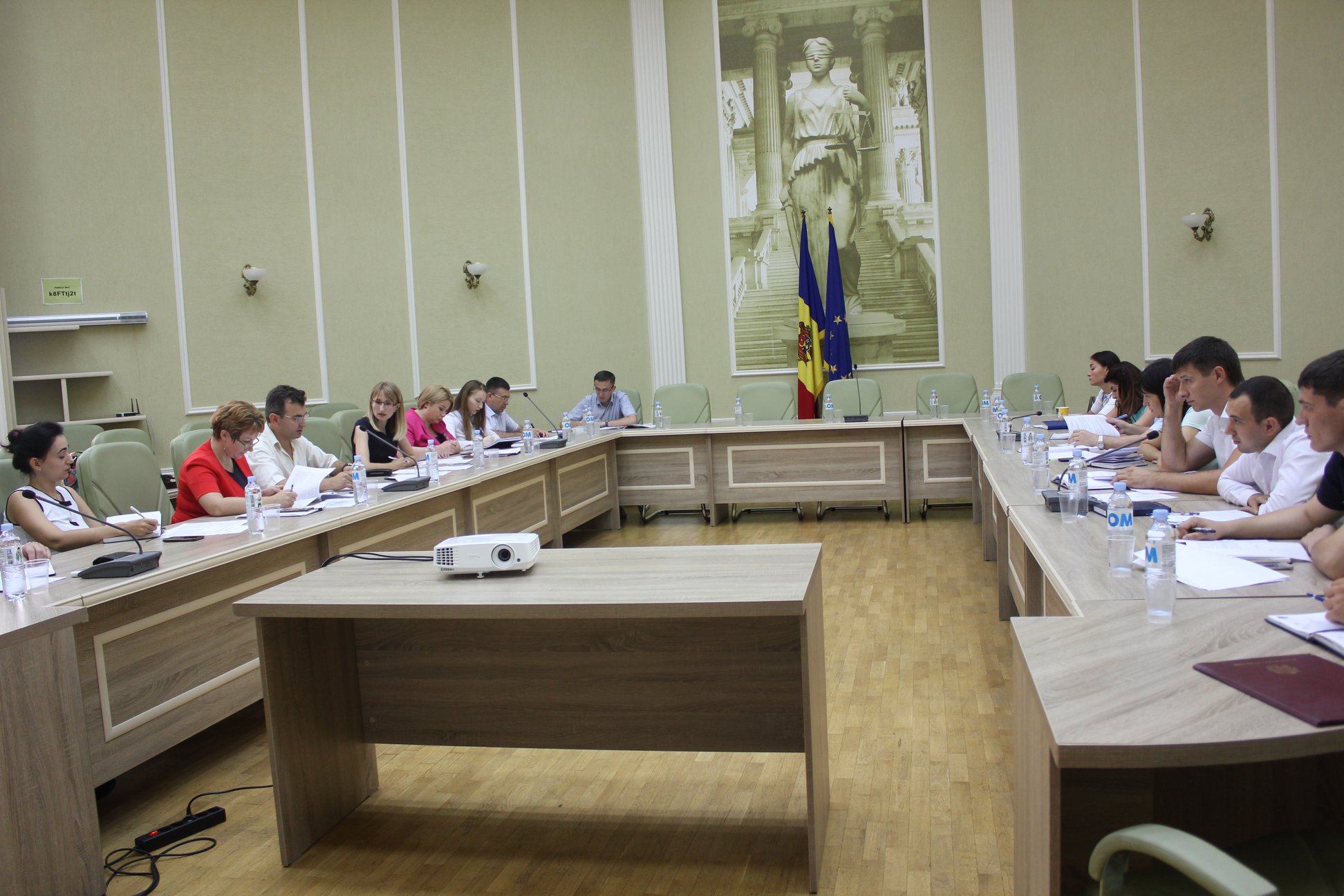 Discuții de specialitate privind aplicarea legislației contravenționale, conținutul și modul de ...