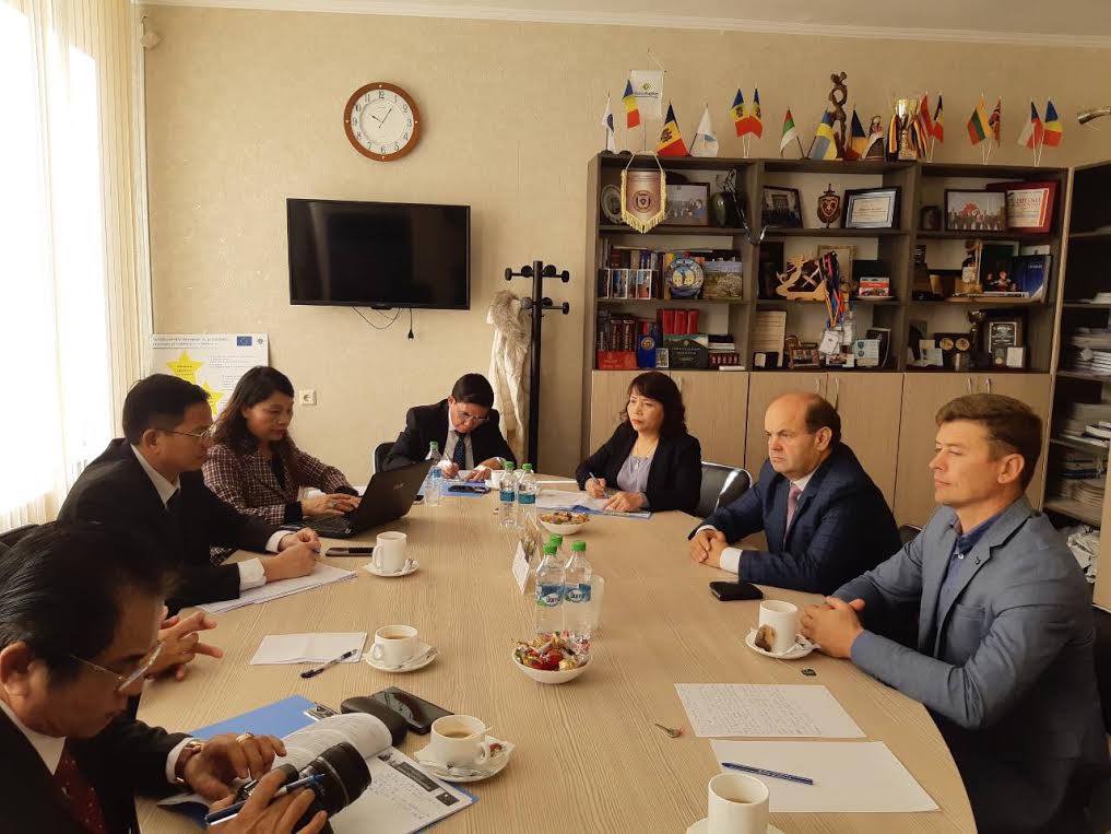 Reprezentanții Ministerului Justiției vietnamez  în vizită la UNEJ.